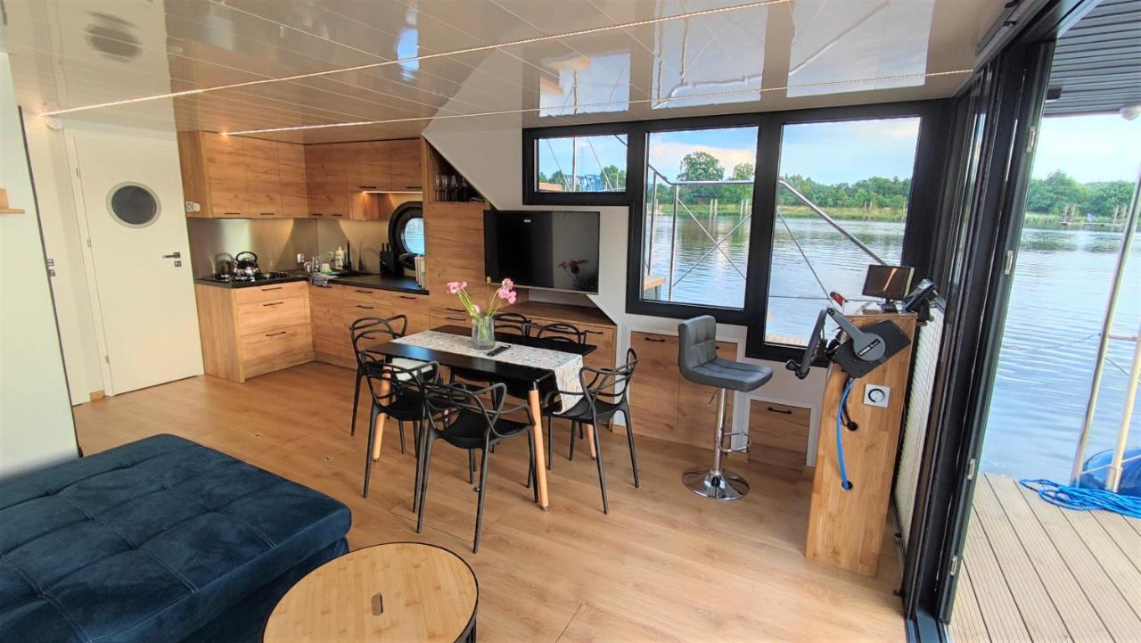 Houseboat Water King Apartament Plywajacy Dom Na Wodzie, 7 Os ヴロツワフ エクステリア 写真