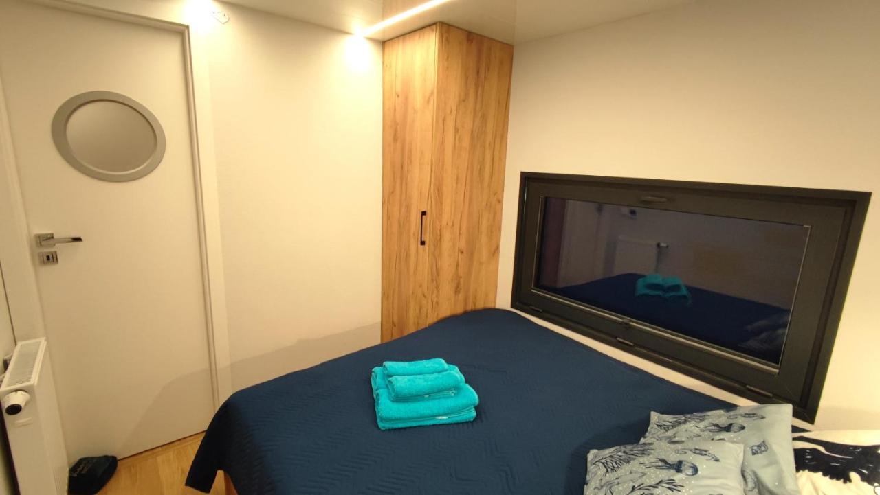 Houseboat Water King Apartament Plywajacy Dom Na Wodzie, 7 Os ヴロツワフ エクステリア 写真