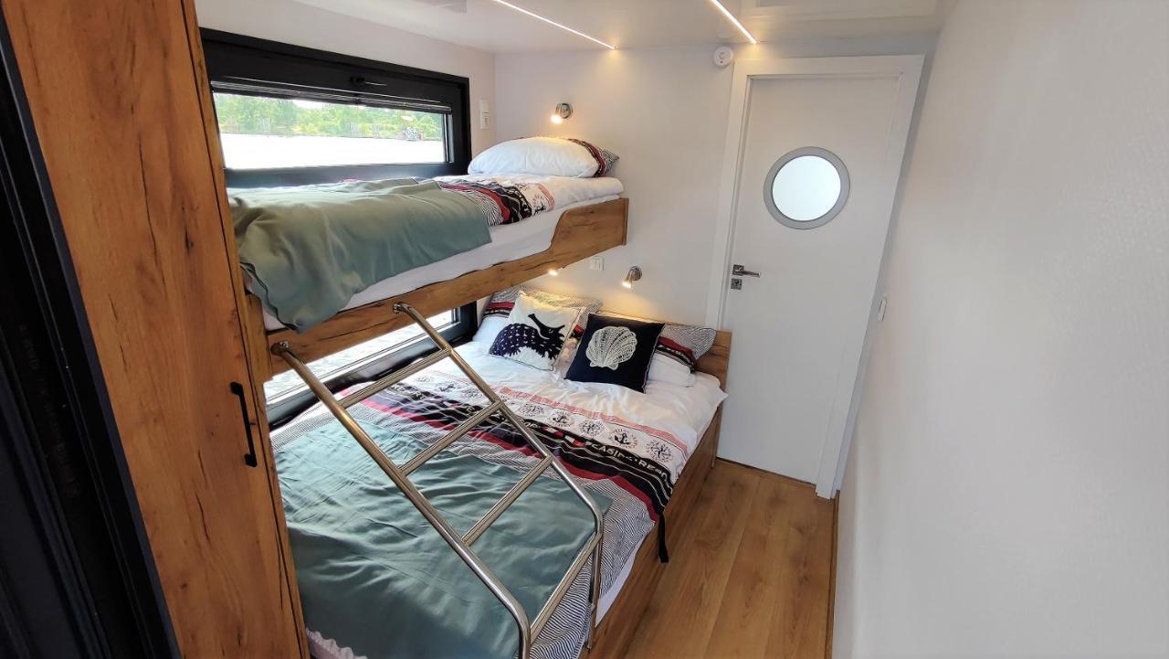 Houseboat Water King Apartament Plywajacy Dom Na Wodzie, 7 Os ヴロツワフ エクステリア 写真