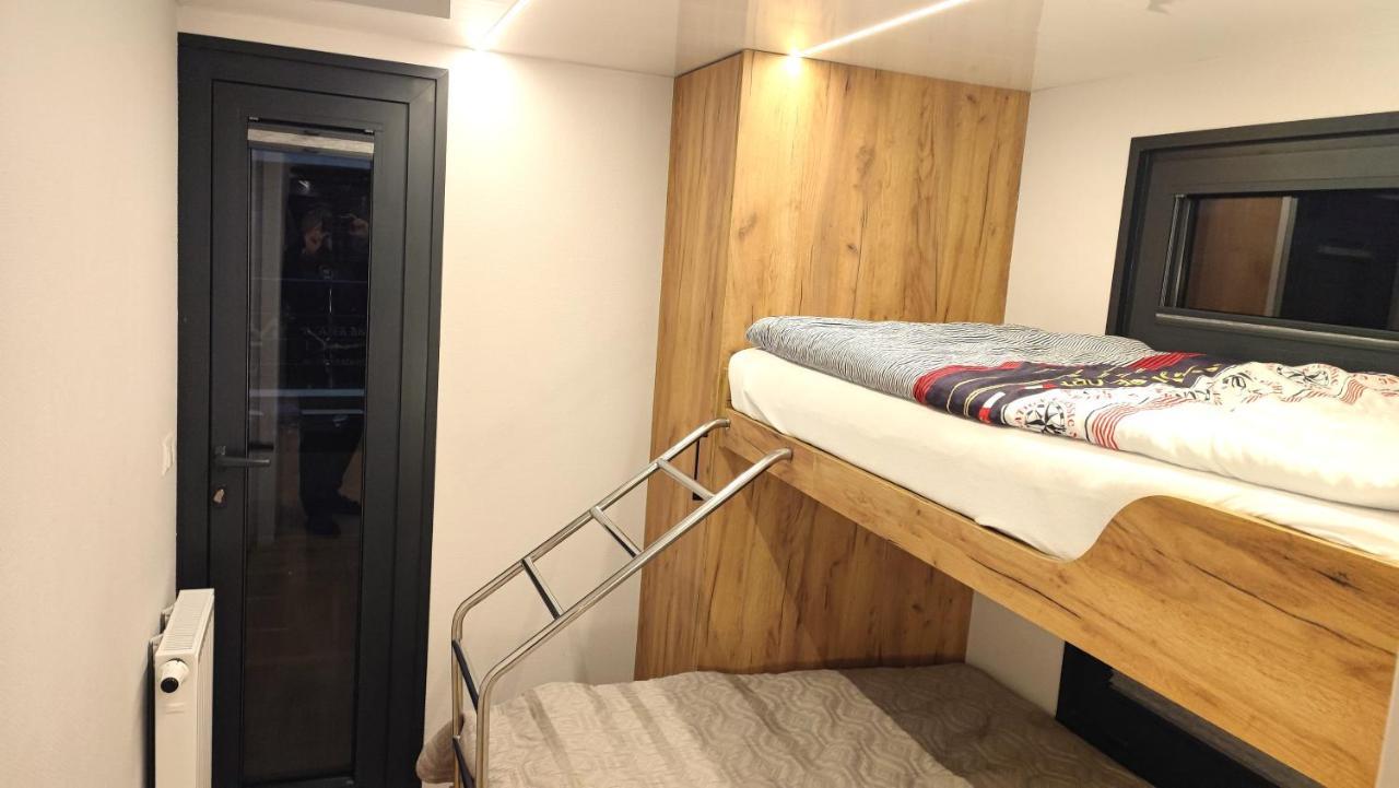 Houseboat Water King Apartament Plywajacy Dom Na Wodzie, 7 Os ヴロツワフ エクステリア 写真