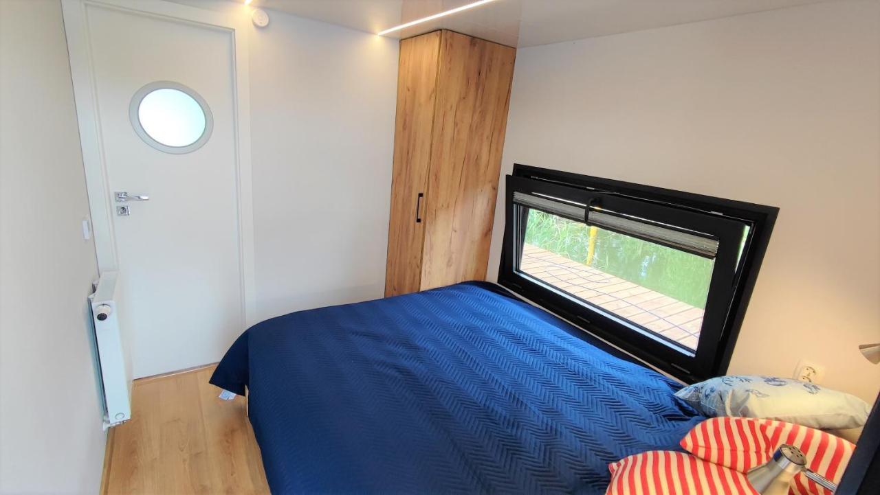 Houseboat Water King Apartament Plywajacy Dom Na Wodzie, 7 Os ヴロツワフ エクステリア 写真